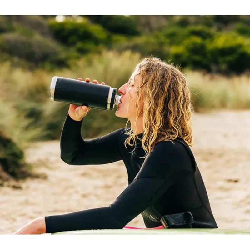 YETI RAMBLER 26 OZ BOTTLE WITH CHUG CAP - Charcoal-1